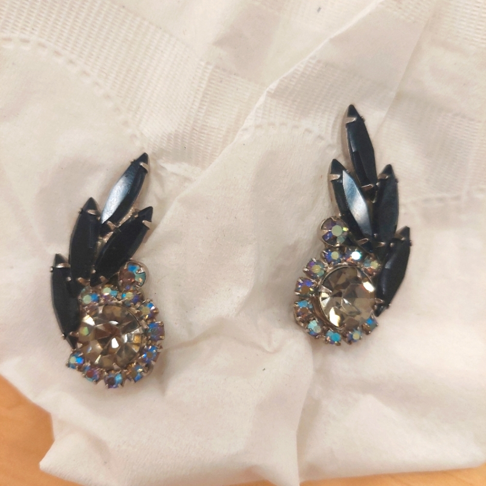 Vintage, Glamorous 1960 icy blue aurora borealis clip earnings great for wedding - Picture 3 of 9
